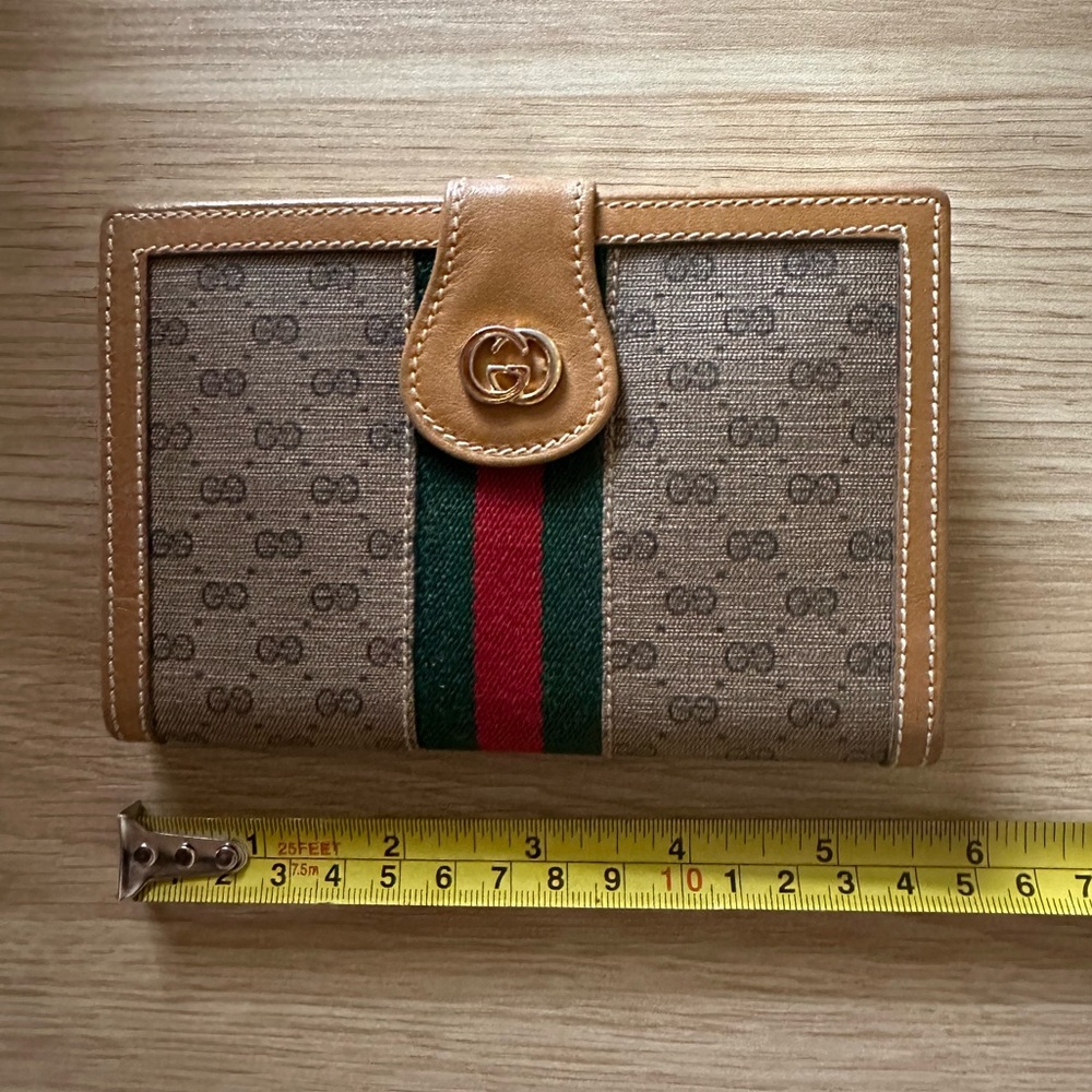 Authentic Gucci vintage compact wallet w/ kisslock - Picture 9 of 10